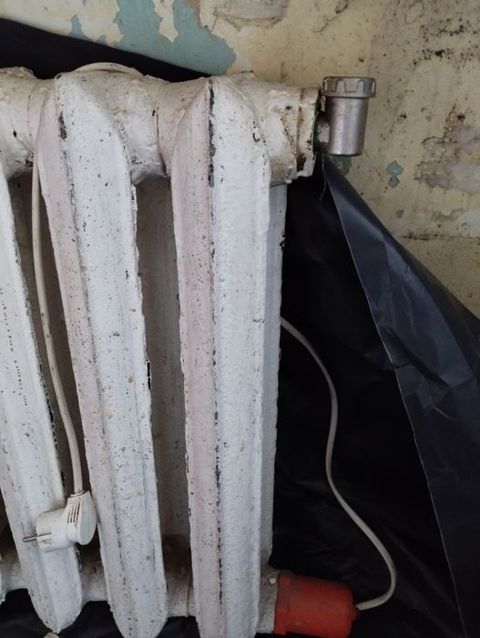 Продам чугунную электро батареию