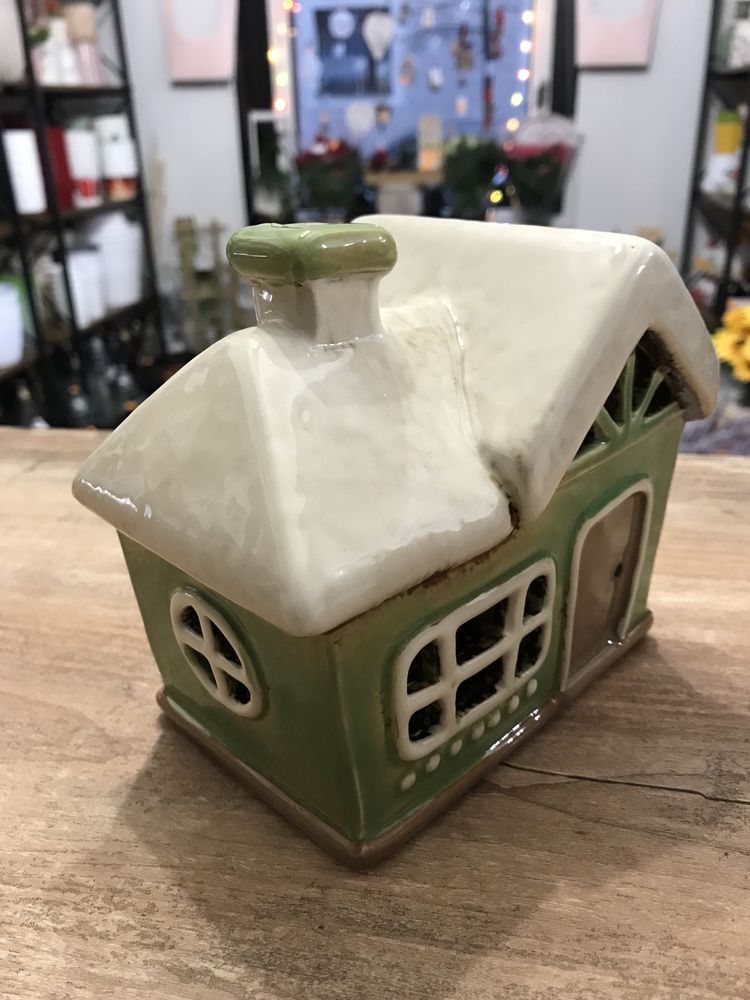 Figurka ceramiczna domek