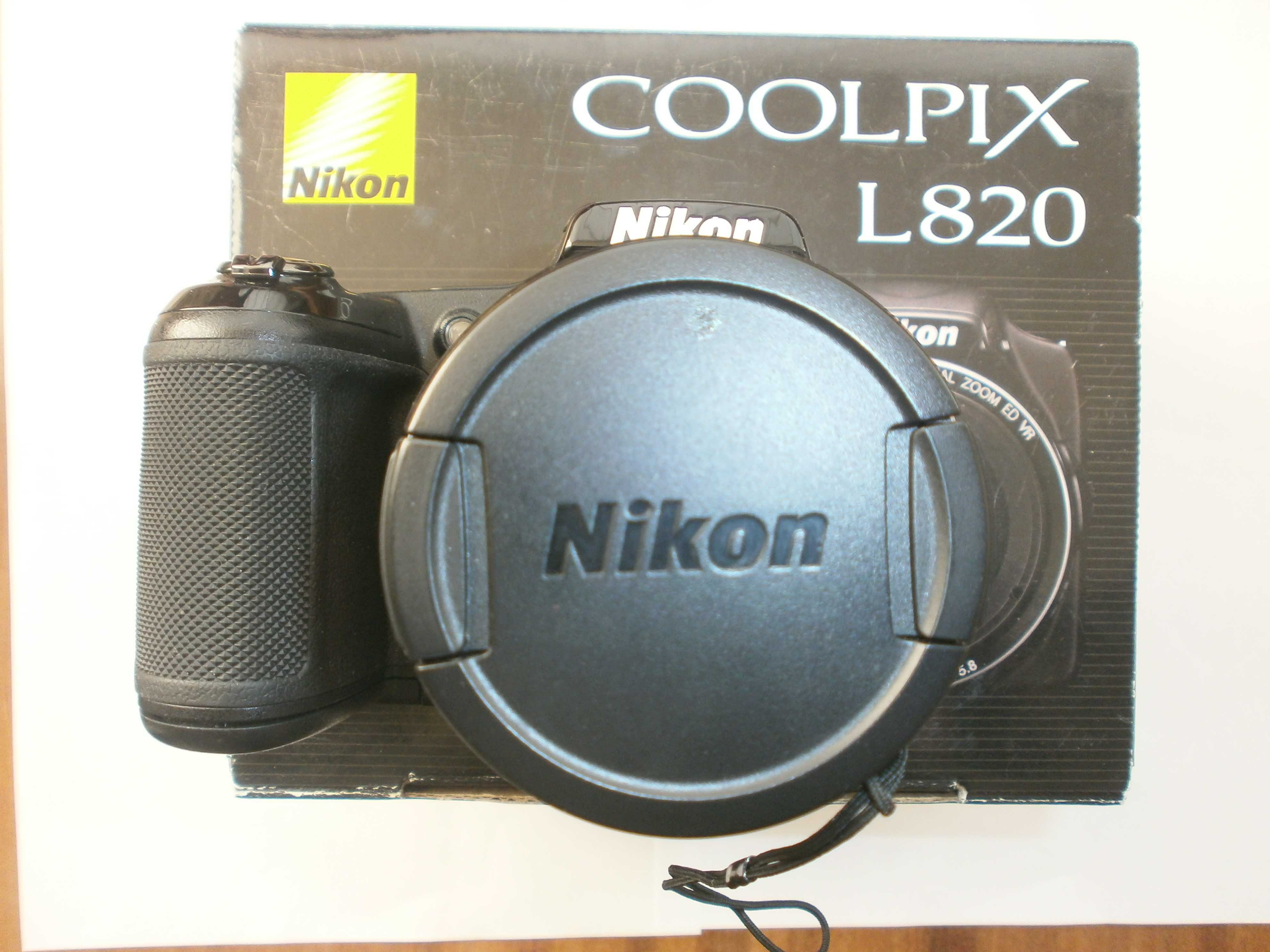 Компактная фотокамера Nikon COOLPIX L820 в идеале. Комплект + кейс