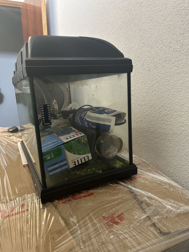 Aquario com tampa