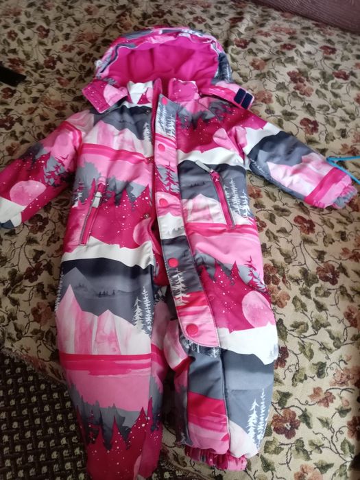 Продам зимний комбез на девочку.