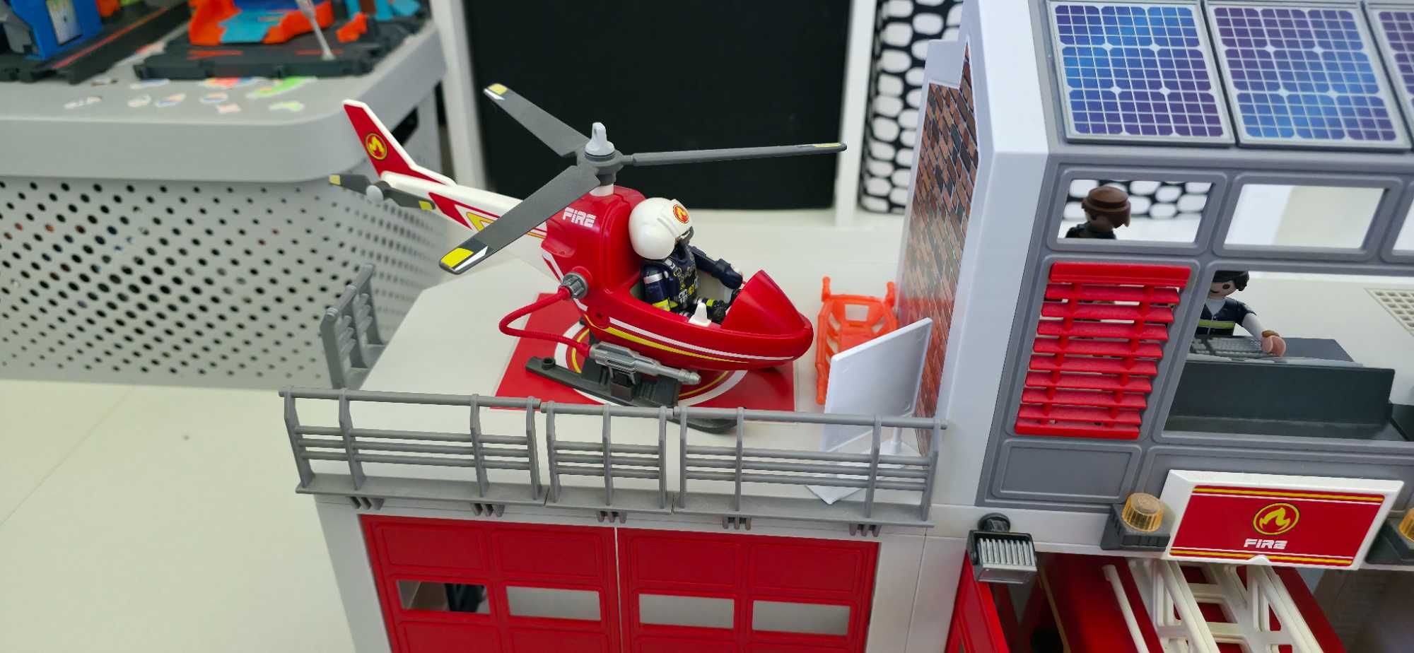 PLAYMOBIL CITY ACTION Duża Remiza Strażacka + Samochód Strażacki