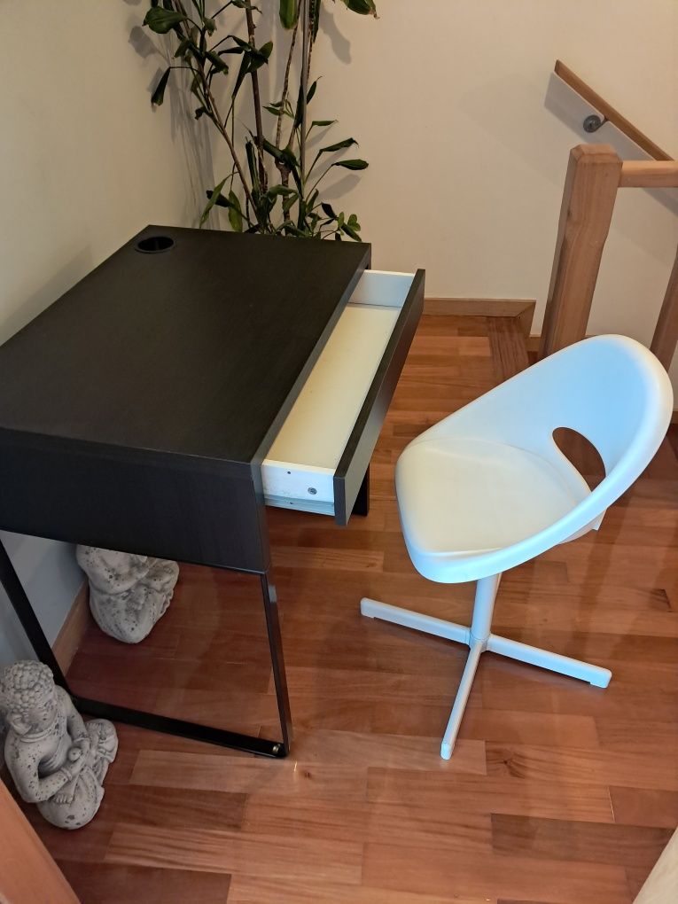 Secretaria e cadeira