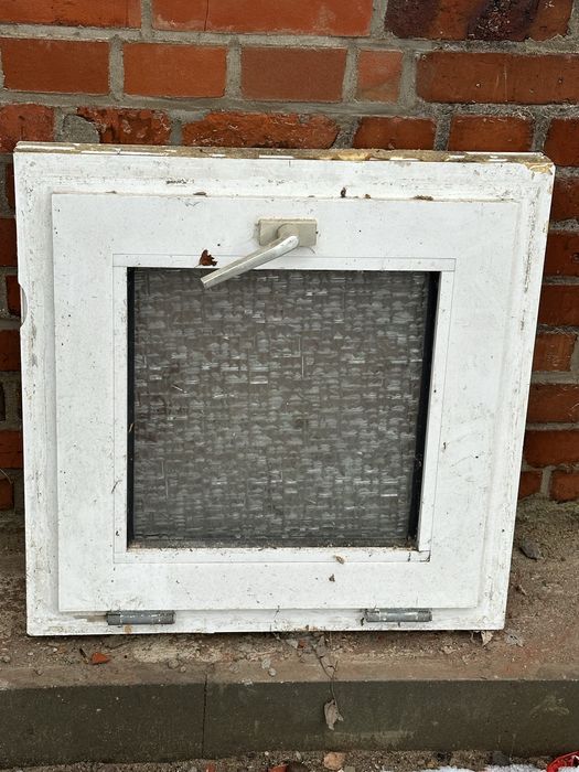Okno plastikowe 61x61