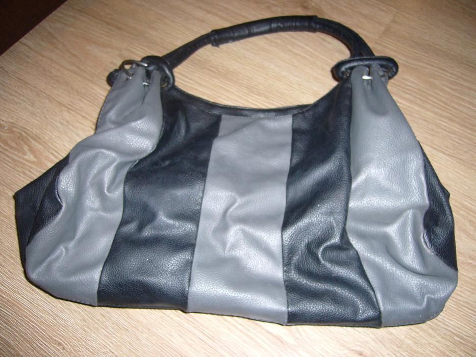 Srebrno-czarna torebka do ręki