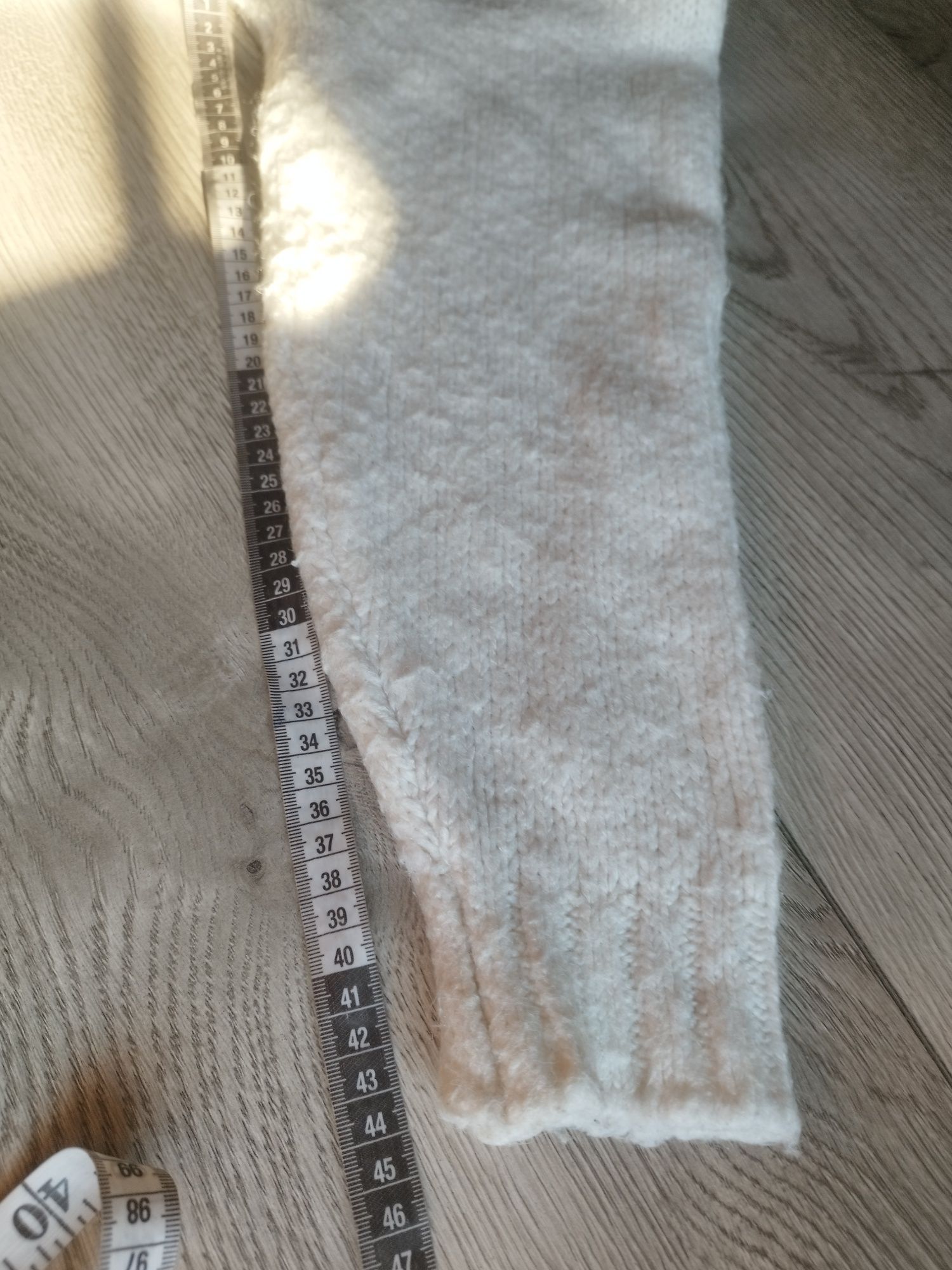 R.42 śmietankowy kremowy ciepły sweterek półgolf warkocz pleciony