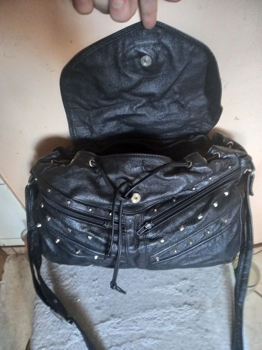 Torebka skórzana czarna na ramię