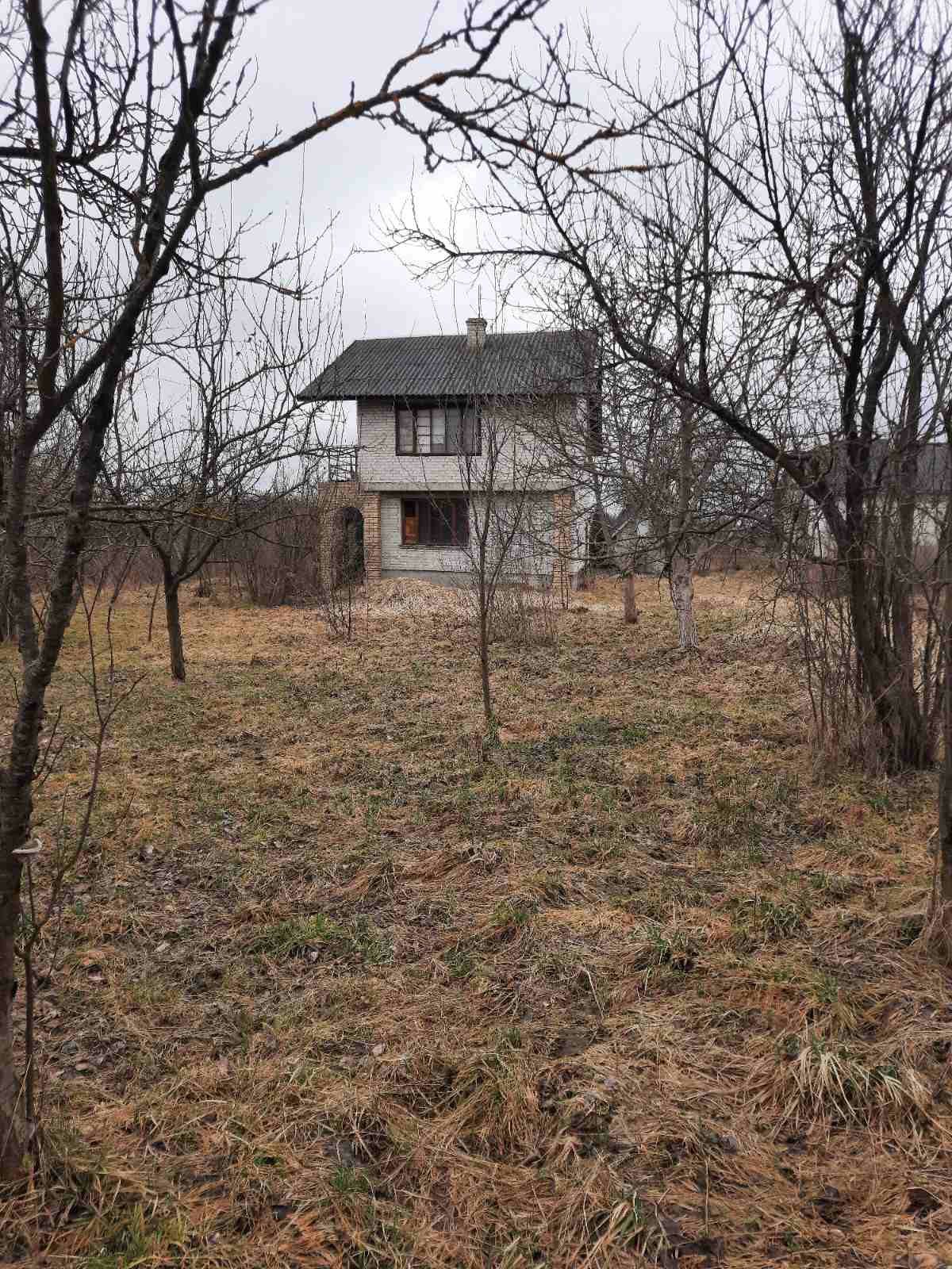 Дачна ділянка з будинком.