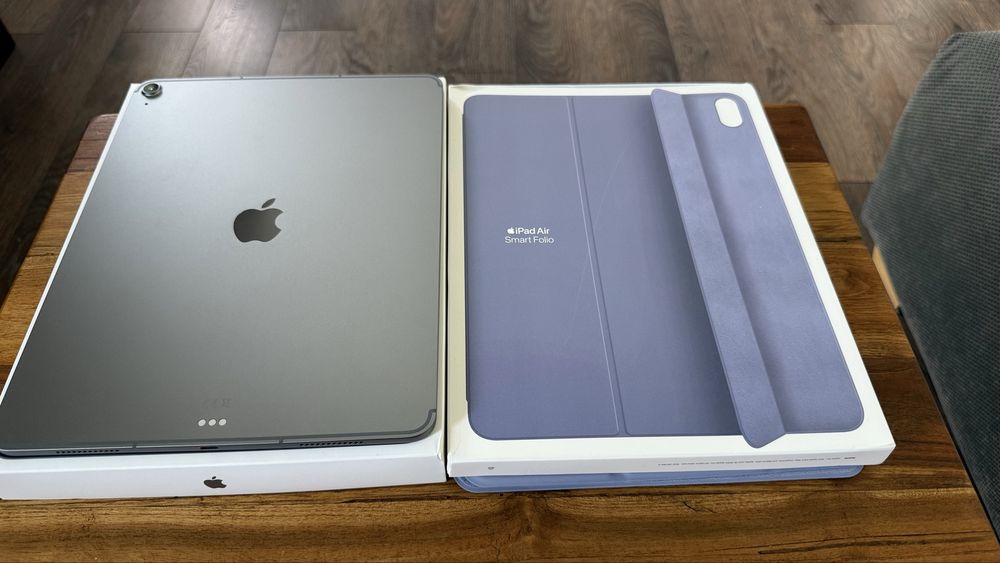 Tablet / Apple iPad Air 13 Wi-Fi Cellular 128GB Space Gray jak nowy.