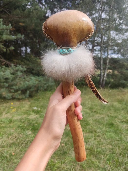 Grzechotka szamańska ze skóry Jelenia