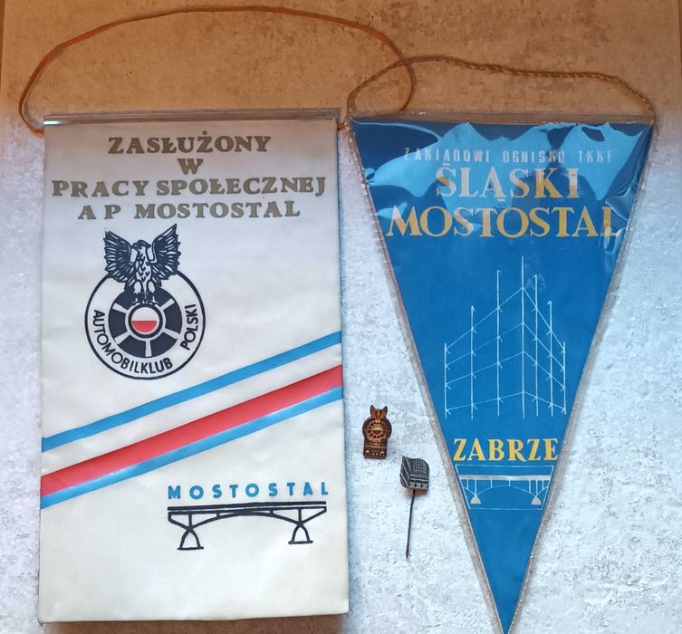 MOSTOSTAL zestaw 2 odznak i 2 proporczyków sprzed lat
