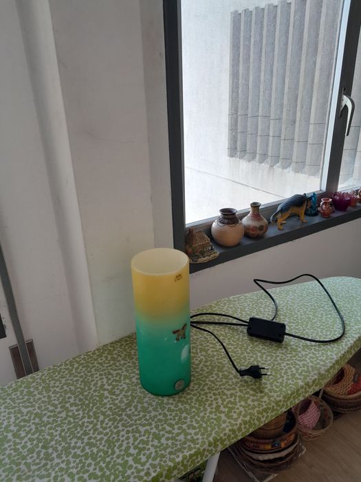 Vendo Candeeiro de Mesa muito bonito como novo