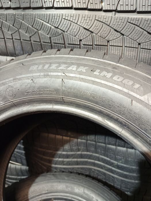 225/55R17 Bridgestone Blizzak LM001