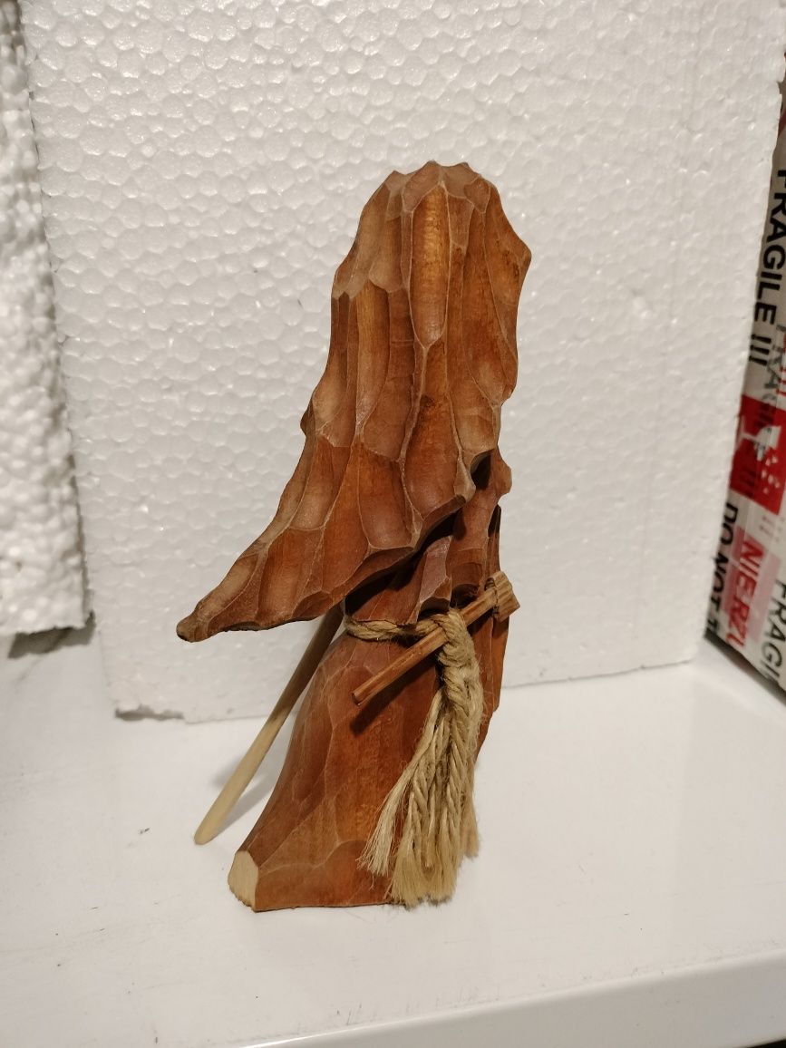 Drewniana figurka starca mnicha drewno
