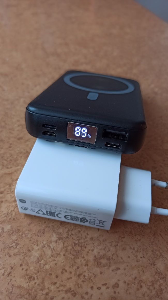 Power BANK  capacitu: 10000m Ah  420гр.