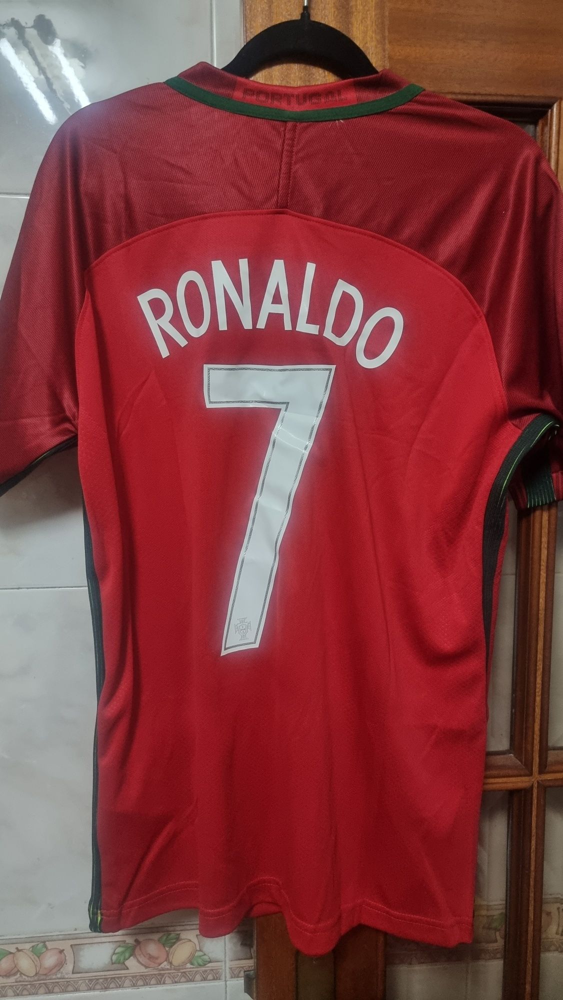 Camisola do ronaldo  portugal com os calcoes.