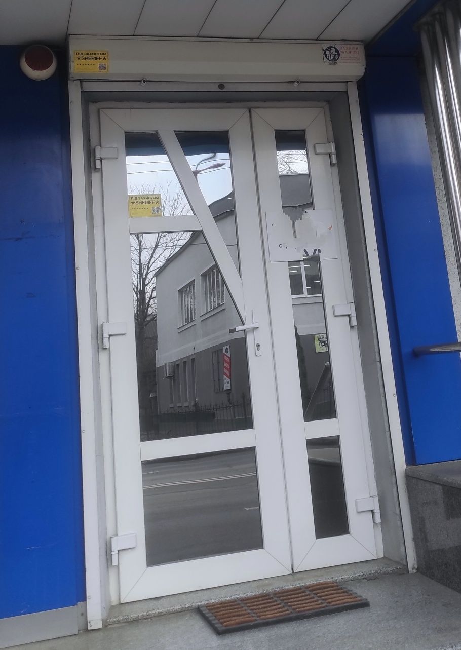 Металопластикові вхідні двері Rehau, 2.15 х 1.10,