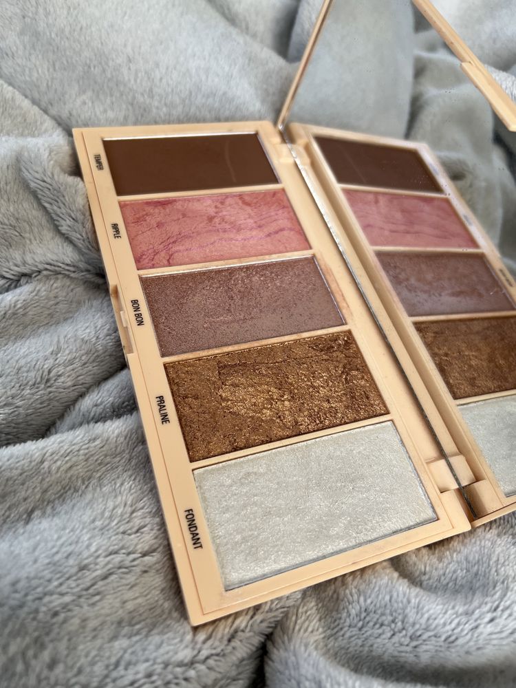 Paleta do konturowania bronzer róż rozświetlacz Makeup Revolution