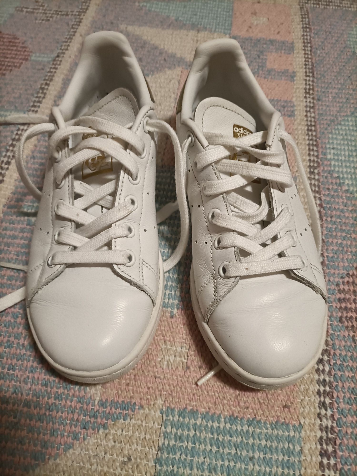 Tênis adidas Stan Smith, em ótimo estado, tamanho 37 e um terço.