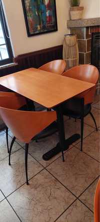 Mesas e cadeiras restauração