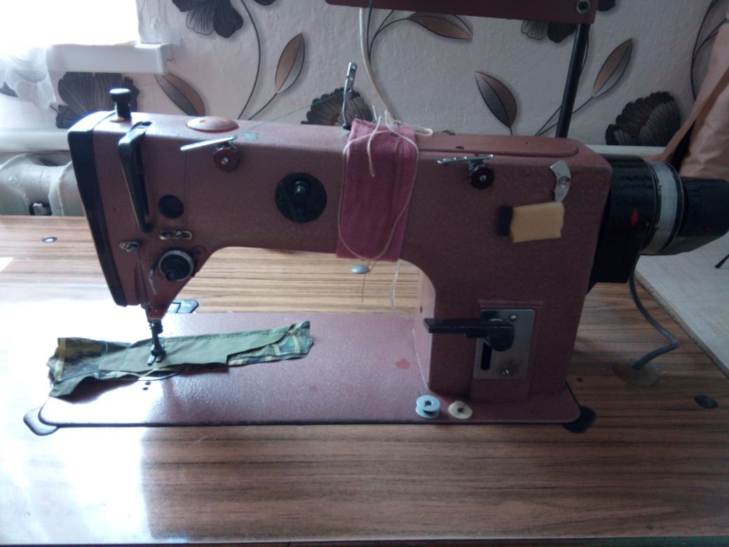 Продам промишлену швейну машину