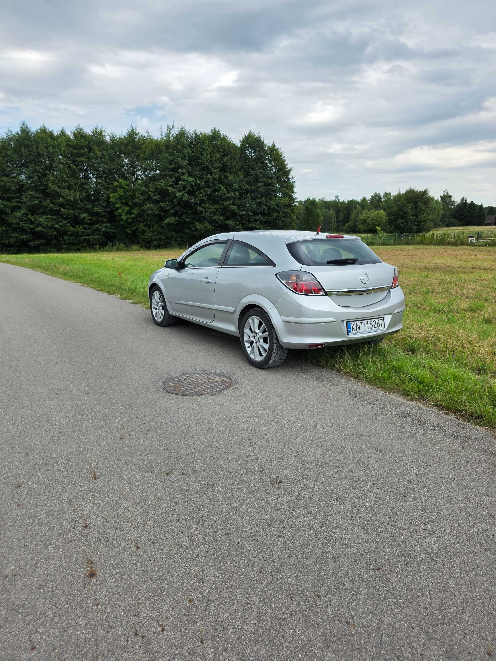 Opel Astra GTC Trzy drzwiowe