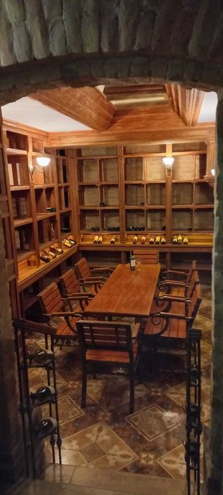 оренда Ресторана повністю 390м2 або 3 частками  центр, вул.Шкільна 21