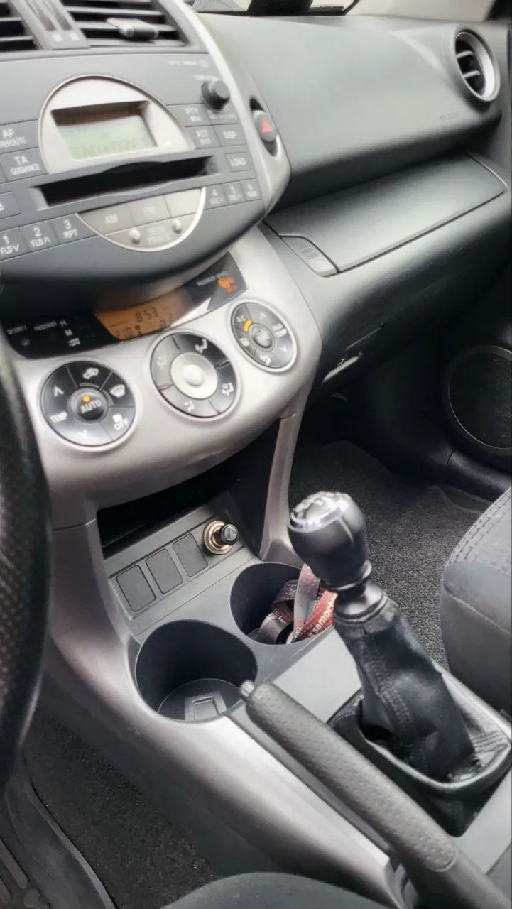 Toyota RAV4 Świeżo sprowadzona z Niemiec, wyposażona, Bluetooth, WEBASTO