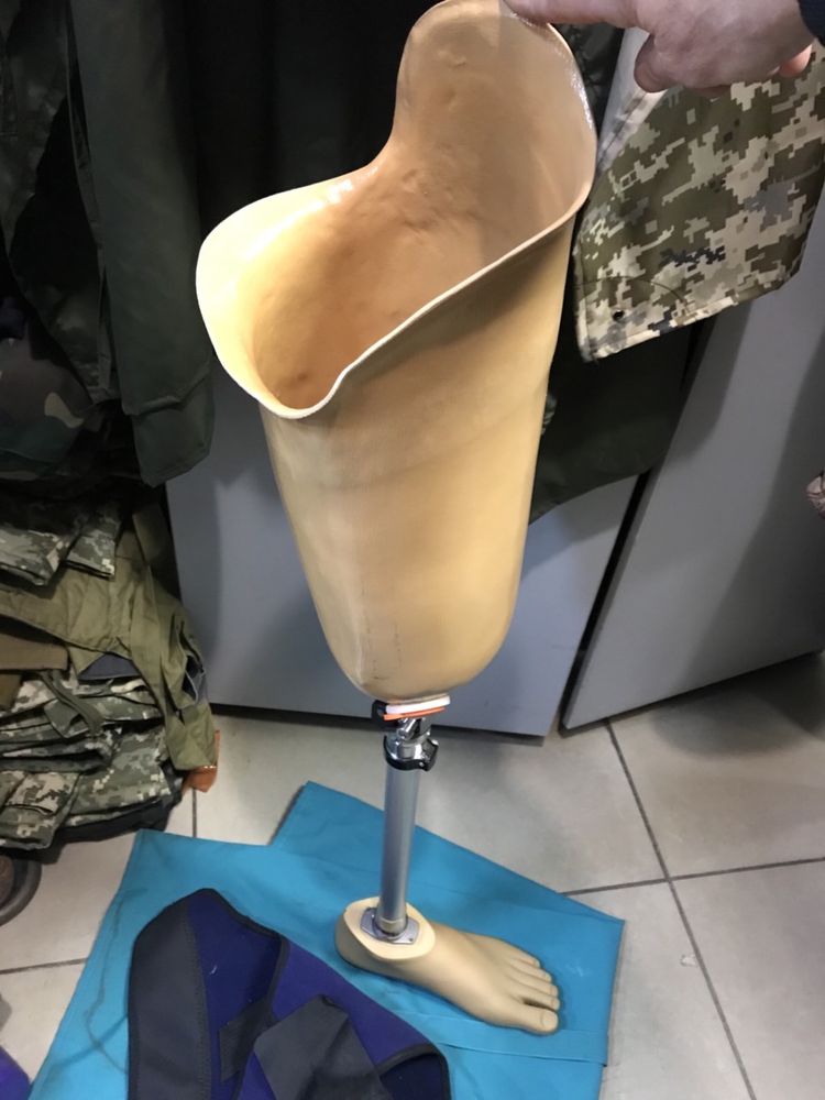 Протез левой ноги