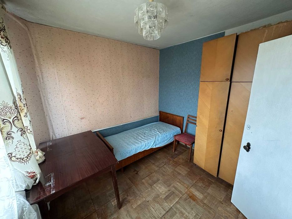 Продам 4  ком  кв  в  р-ні  Боевой  вул   Льотна  1     5/5 пан дома