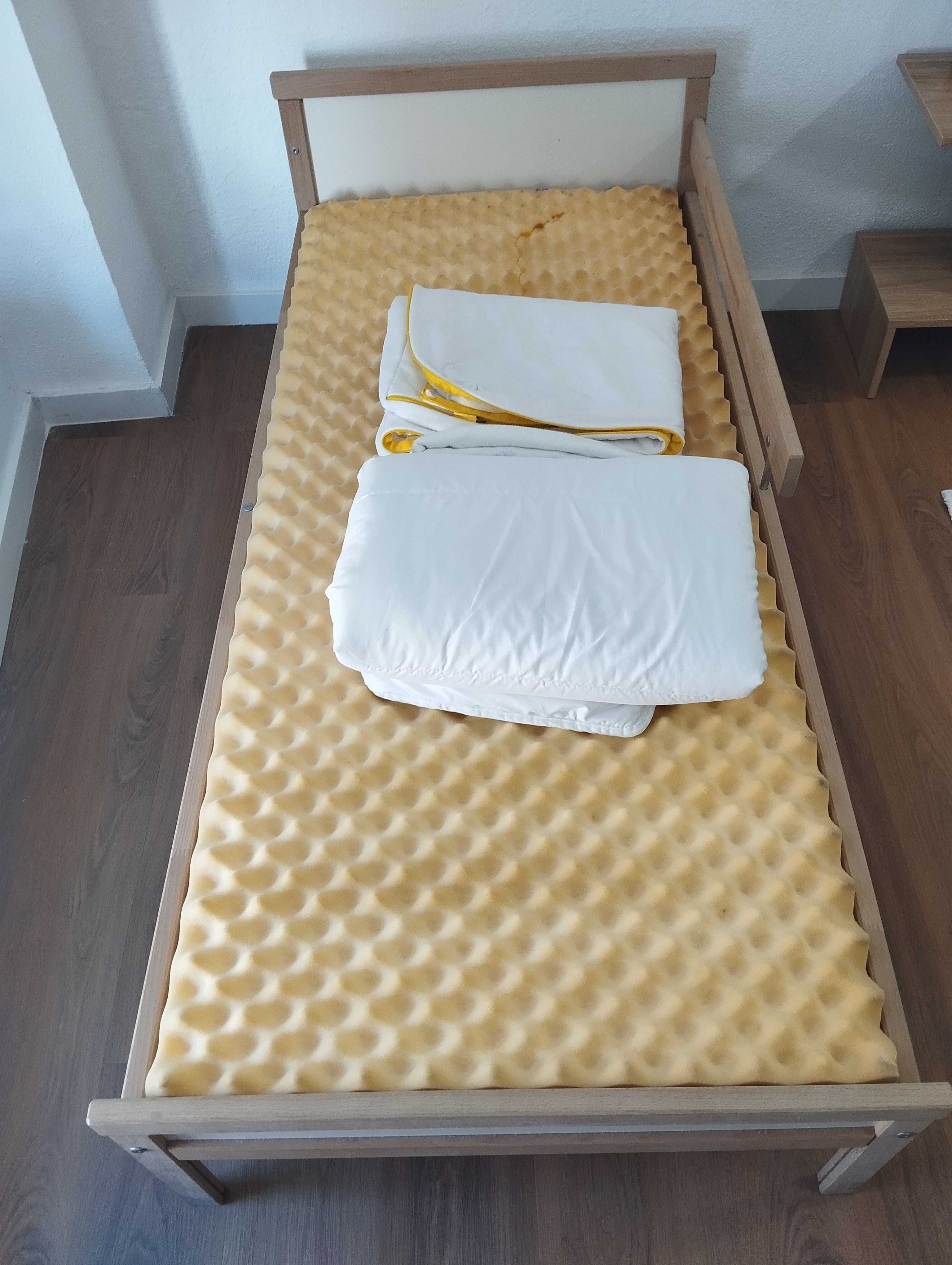Cama criança IKEA com estrado, colchão + capa e edredom