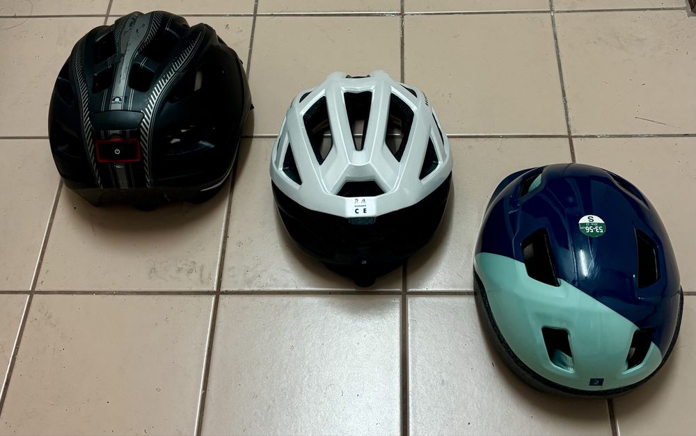 3 Capacetes de ciclismo – Tamanhos L, M e S (criança) – Bom estado
