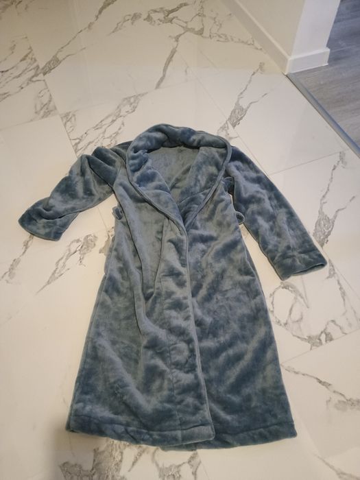 Mięciutki pluszowy szlafrok damski elegancki Lindex