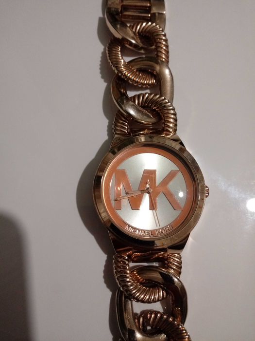 Продам часы Michael kors