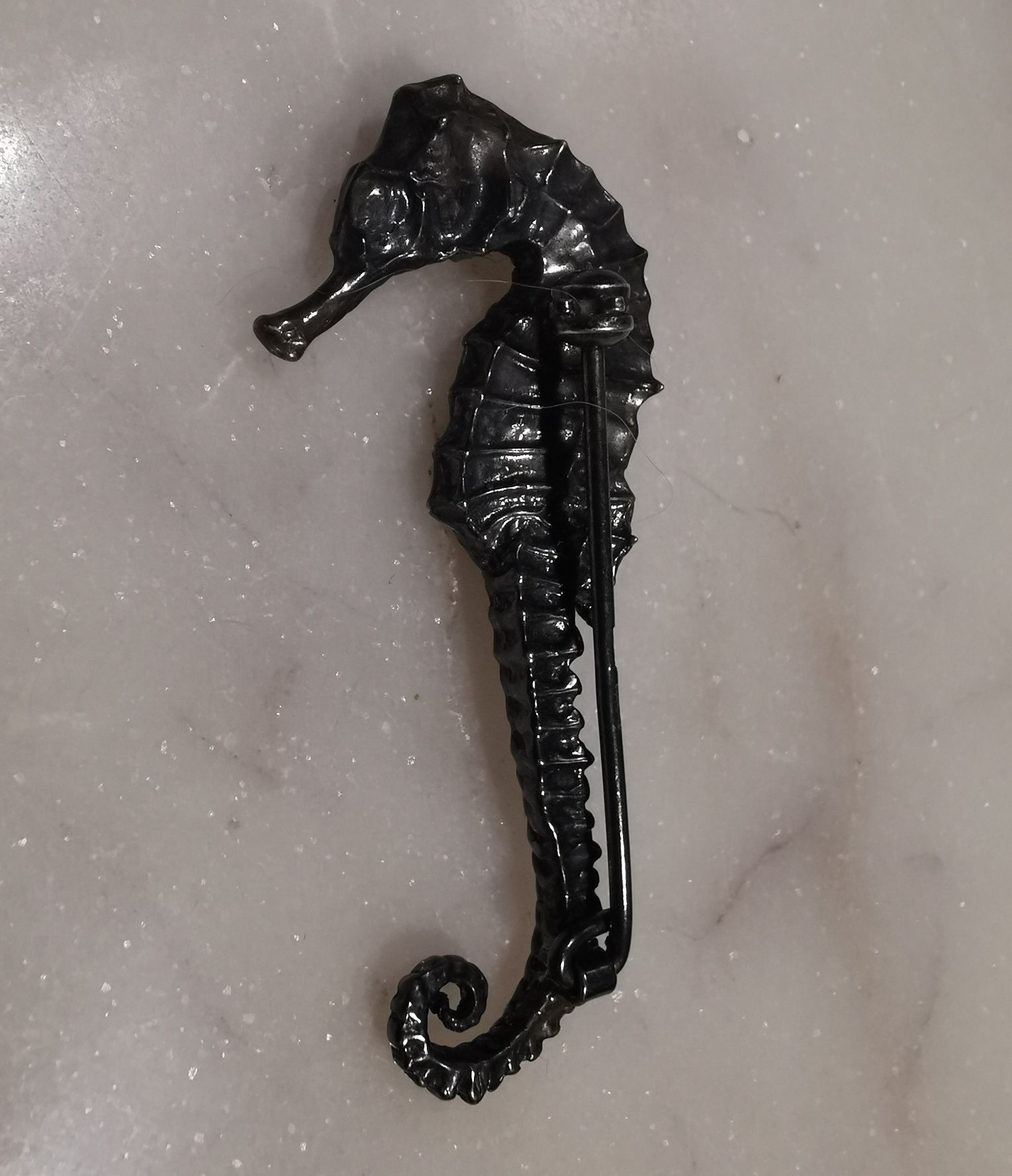 Metalowa broszka konik morski handmade