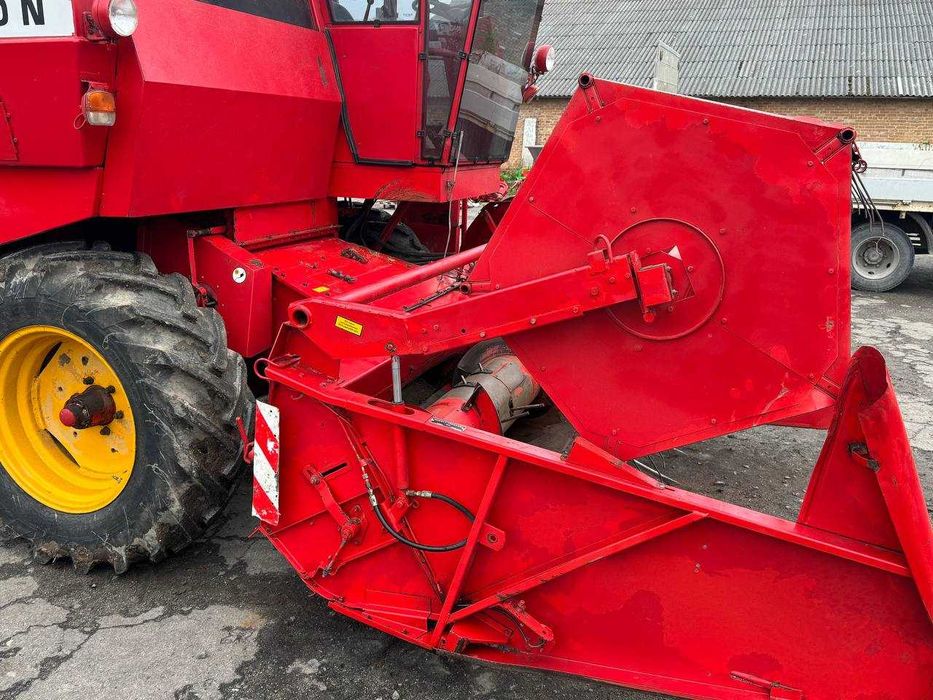 Свіжопривезений комбайн massey ferguson 240 claas,john deere Норвегія
