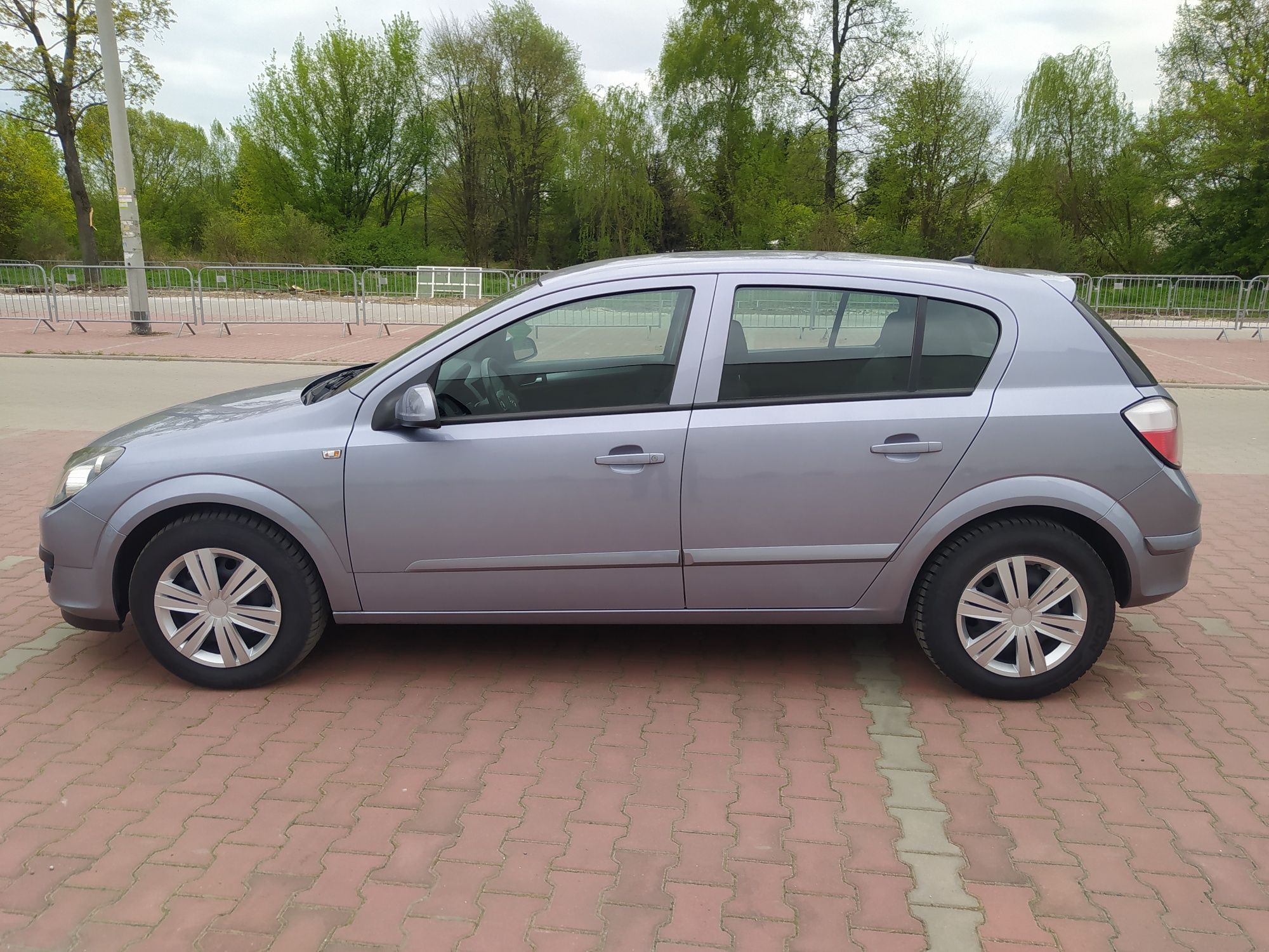 Opel Astra H 1.4 5 Drzwi Climatronic Nawigacja Długie Opłaty