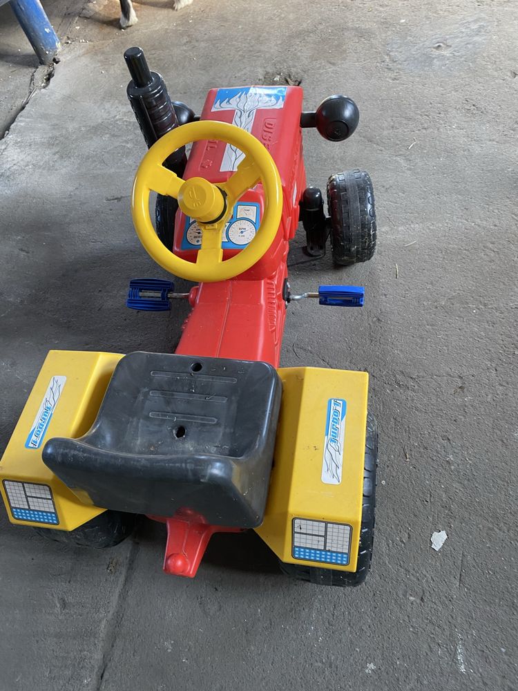 Traktor dla dziecka na pedały