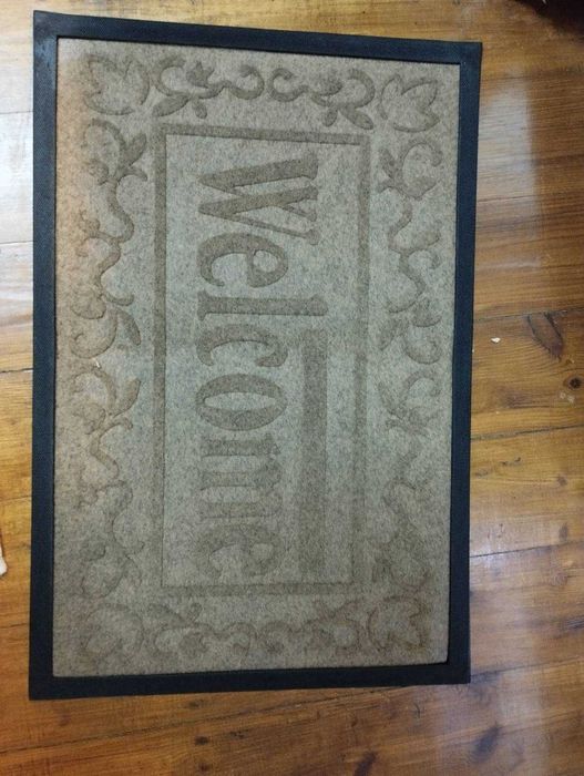 wycieraczka z napisem "Welcome"