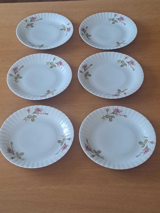 Porcelana Chodzież, serwis  śniadaniowo-obiadowo-kawowy  dla 6 osób