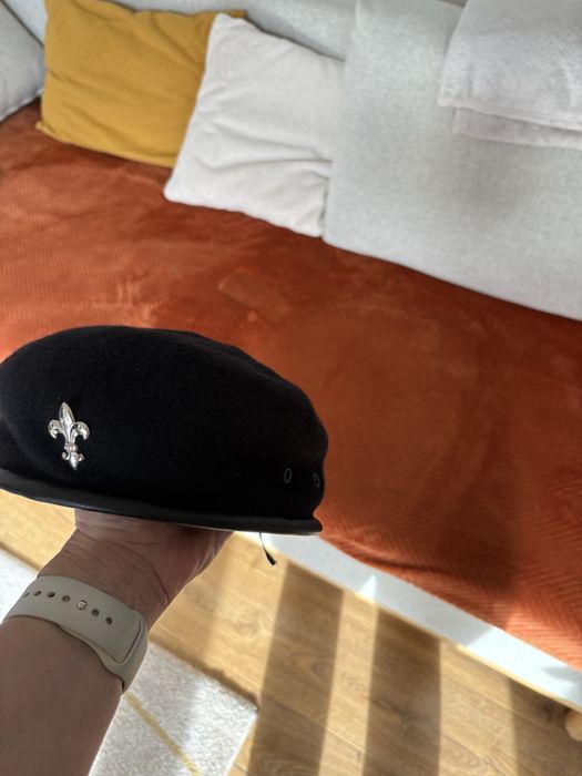 Beret harcerski czarny r. 58 plus lilijka jak NOWY