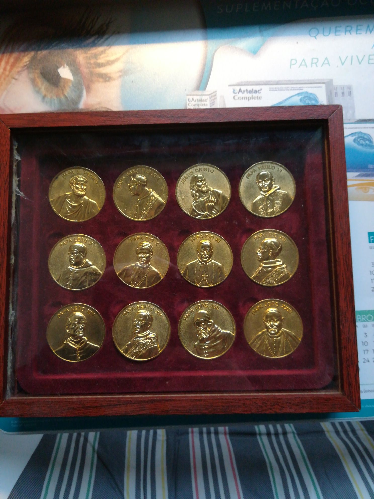 Conjunto de moedas dos papas e de Jesus Cristo