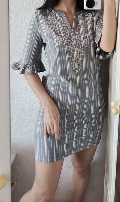 Сукня С з вишивкою