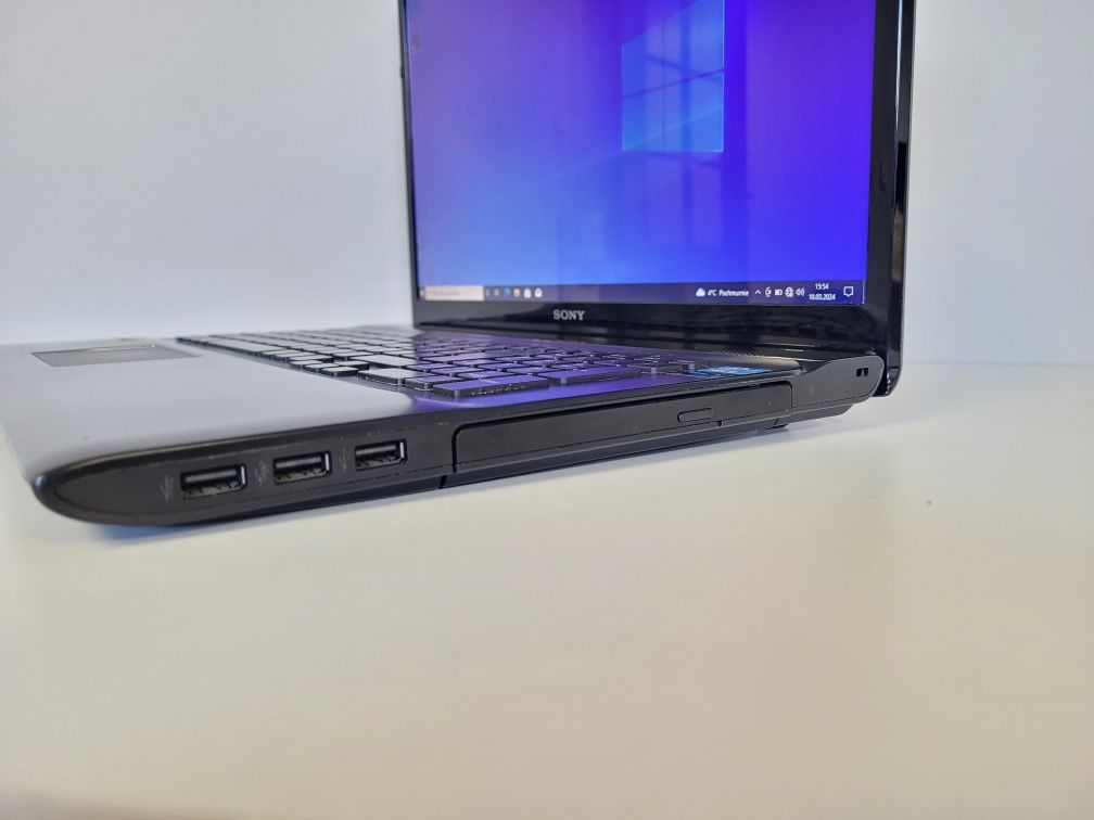 Laptop Sony Vaio - i5, 8gb ram, podświetlana klawiatura, SSHD 1TB, 17"