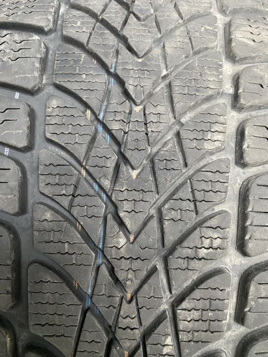 Продам резину 225/55/17 зима Dunlop