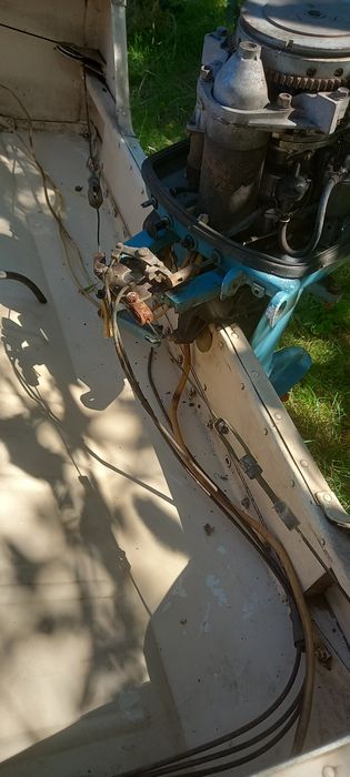 Лодка "Прогрес 4" з мотором Віхрь 30 та пристроями для транспортування