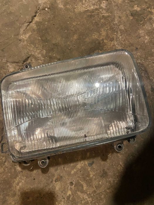 Фара  вантажного авто