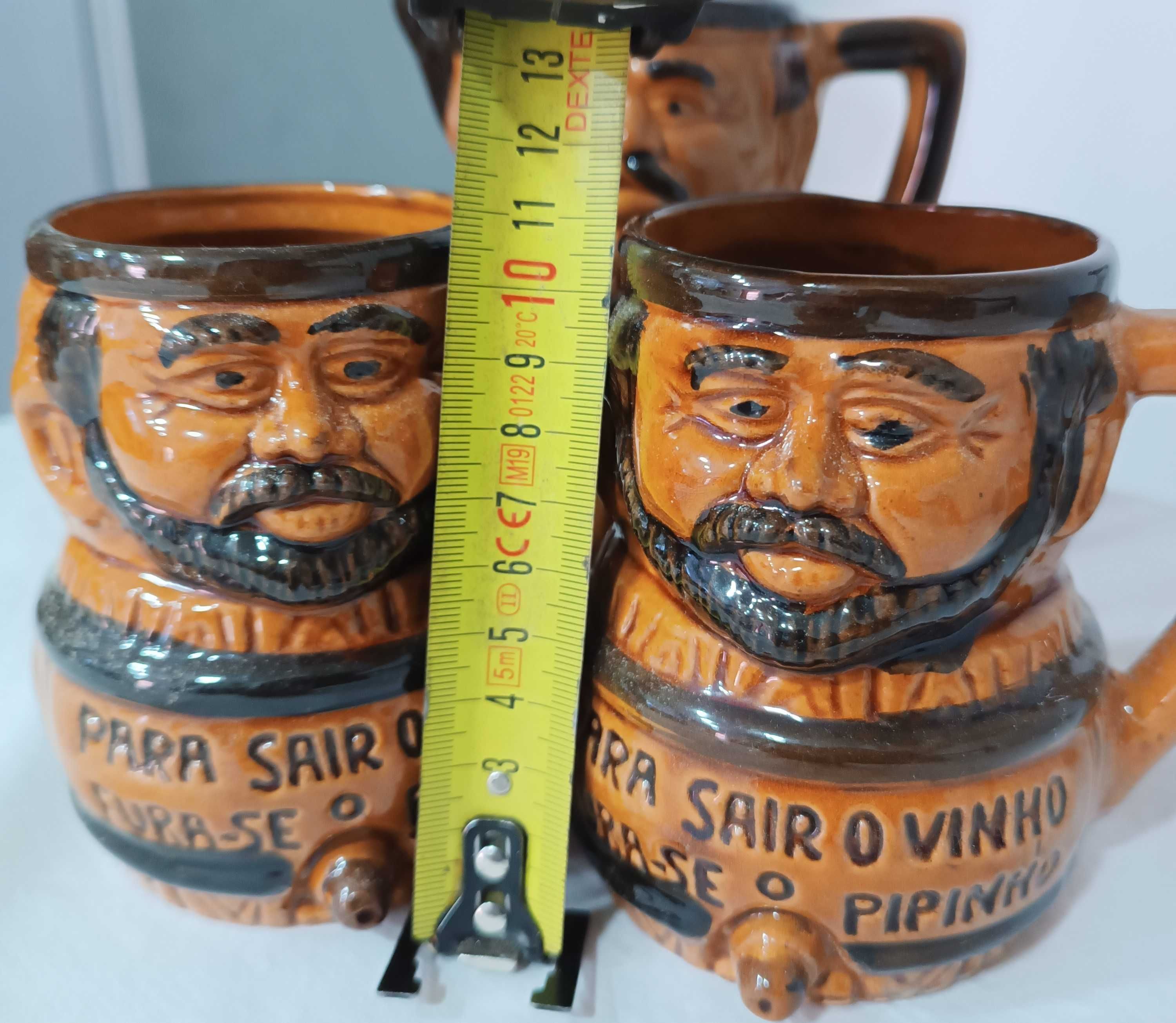 Par de Canecas das Caldas "Para sair o Vinho fura-se o P.."