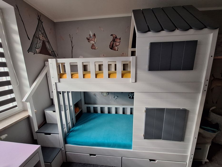 Łózko piętrowe domek
