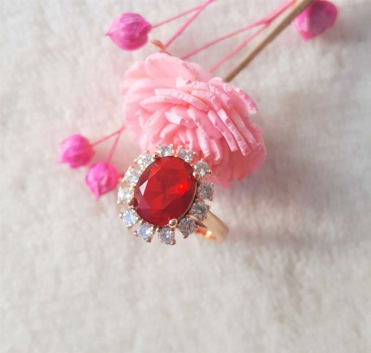 Nowy pierścionek złoty kolor czerwona cyrkonia oczko retro królewski